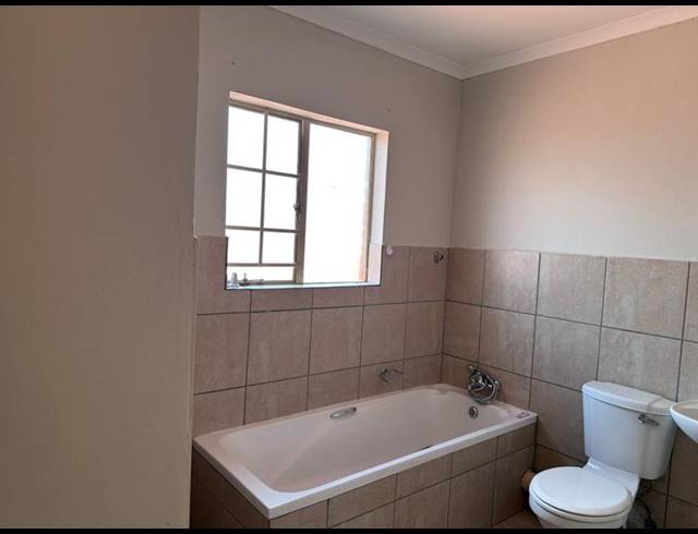 3 BEDROOM TOWNHOUSE FOR SALE IN ANNLIN